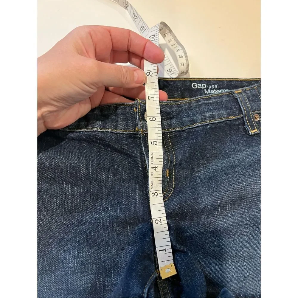 Gap Maternity Jean Shorts side stretch 6 - Picture 7 of 11